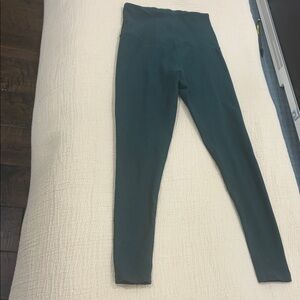 Beyond Yoga Forest Green 7/8 Leggings in XS